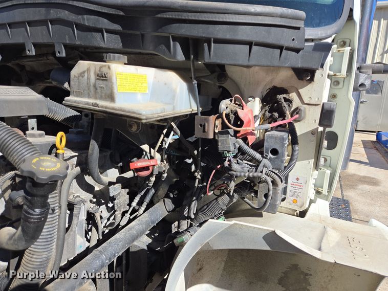 image for item DT5412 2013 International 4300M7 truck cab and chassis