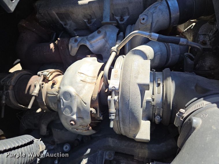 image for item DT5412 2013 International 4300M7 truck cab and chassis