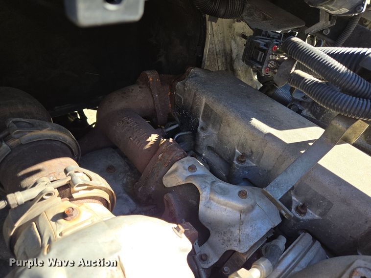 image for item DT5412 2013 International 4300M7 truck cab and chassis