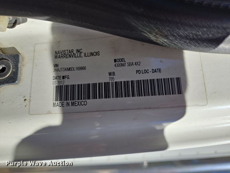 image for item DT5412 2013 International 4300M7 truck cab and chassis