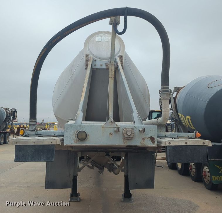 image for item DT6520 1999 Fruehauf HAB-HT2-J1000X3 pneumatic dry bulk trailer