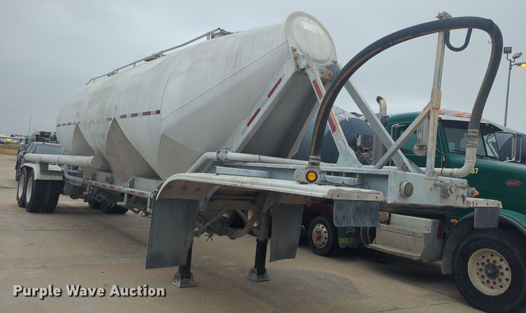 image for item DT6520 1999 Fruehauf HAB-HT2-J1000X3 pneumatic dry bulk trailer