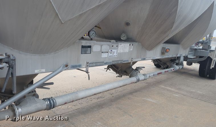 image for item DT6520 1999 Fruehauf HAB-HT2-J1000X3 pneumatic dry bulk trailer