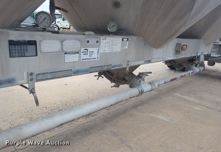 image for item DT6520 1999 Fruehauf HAB-HT2-J1000X3 pneumatic dry bulk trailer