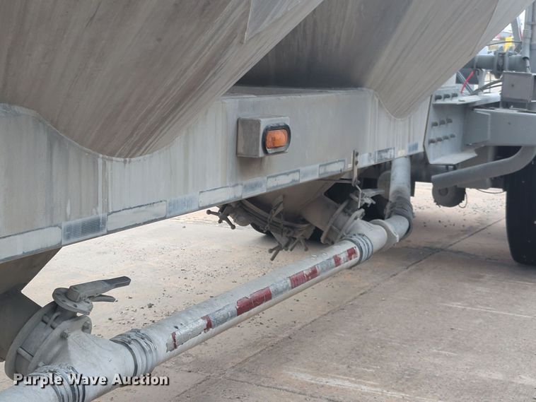 image for item DT6520 1999 Fruehauf HAB-HT2-J1000X3 pneumatic dry bulk trailer