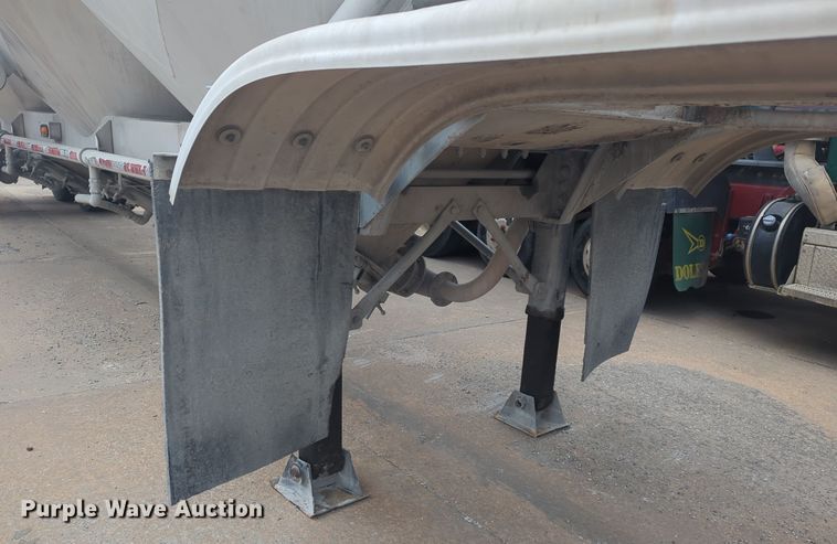 image for item DT6520 1999 Fruehauf HAB-HT2-J1000X3 pneumatic dry bulk trailer