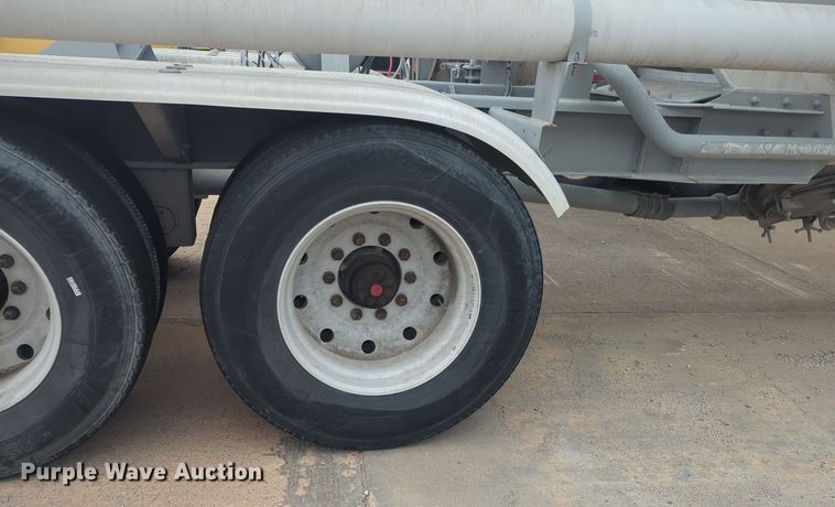 image for item DT6520 1999 Fruehauf HAB-HT2-J1000X3 pneumatic dry bulk trailer