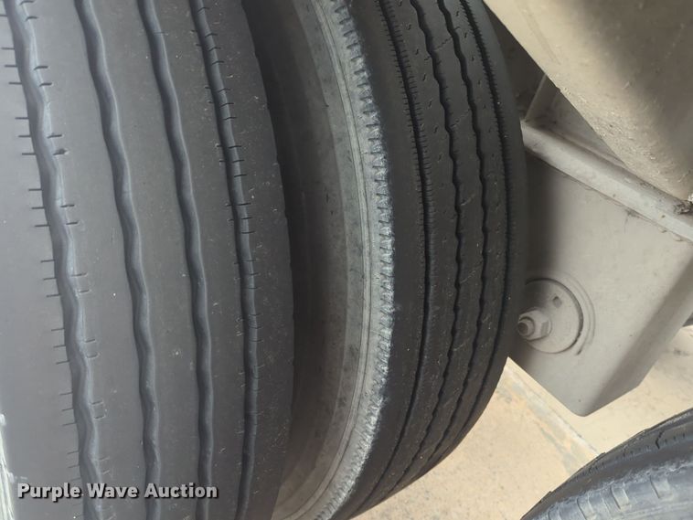 image for item DT6520 1999 Fruehauf HAB-HT2-J1000X3 pneumatic dry bulk trailer