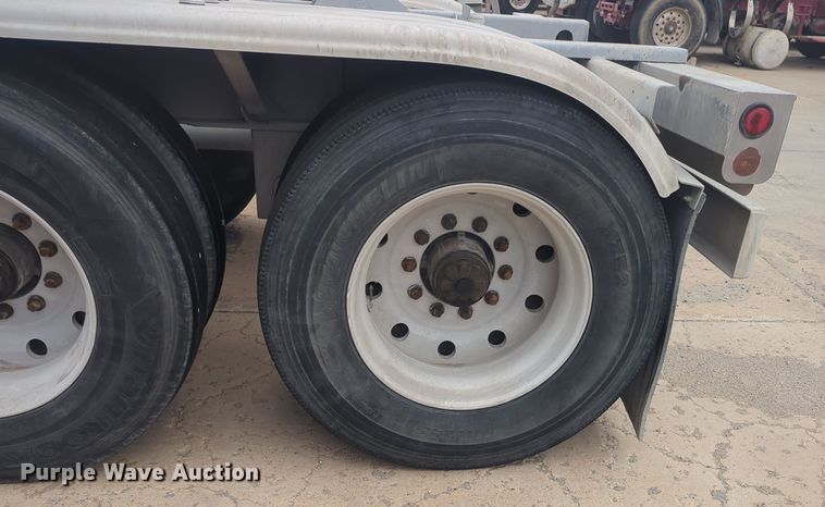 image for item DT6520 1999 Fruehauf HAB-HT2-J1000X3 pneumatic dry bulk trailer