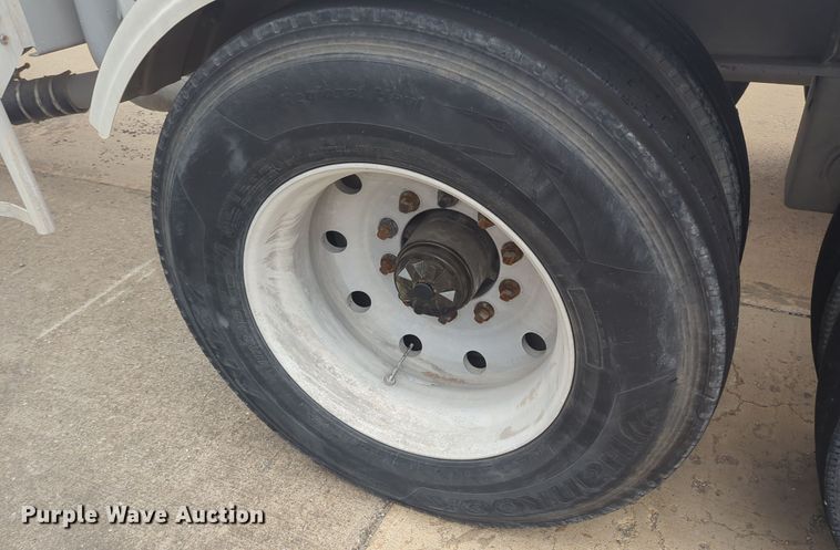 image for item DT6520 1999 Fruehauf HAB-HT2-J1000X3 pneumatic dry bulk trailer