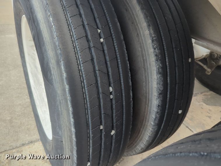 image for item DT6520 1999 Fruehauf HAB-HT2-J1000X3 pneumatic dry bulk trailer