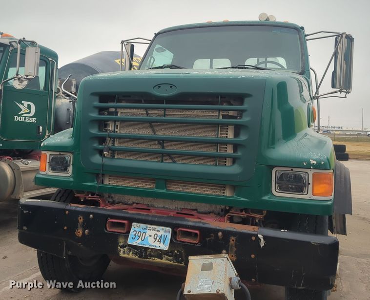 image for item DT6563 2005 Sterling truck cab and chassis