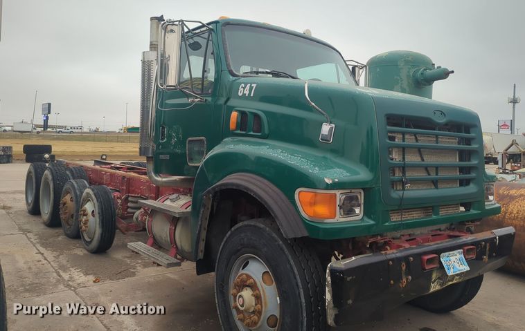 image for item DT6563 2005 Sterling truck cab and chassis