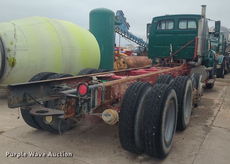 image for item DT6563 2005 Sterling truck cab and chassis