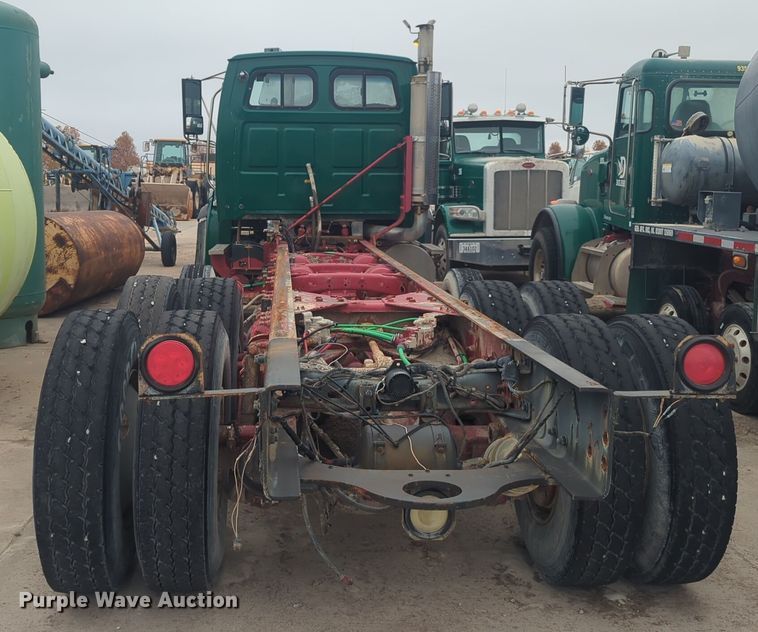 image for item DT6563 2005 Sterling truck cab and chassis