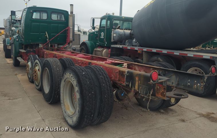 image for item DT6563 2005 Sterling truck cab and chassis