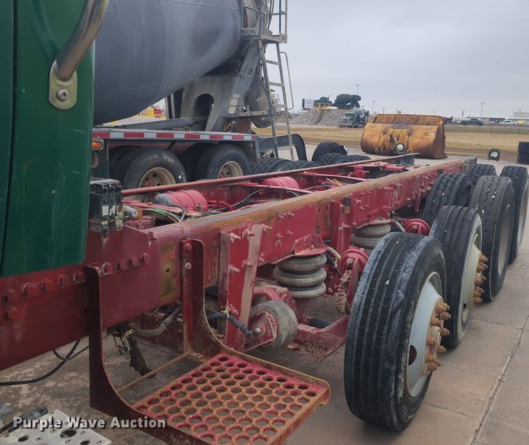 image for item DT6563 2005 Sterling truck cab and chassis