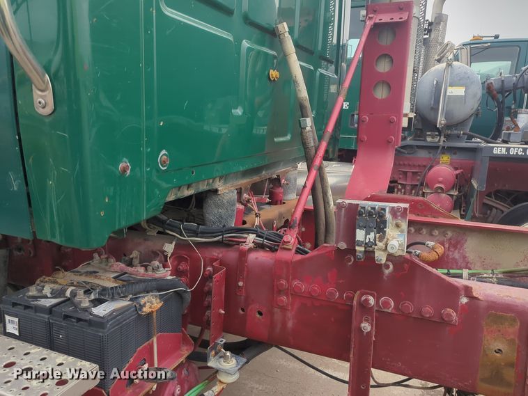 image for item DT6563 2005 Sterling truck cab and chassis