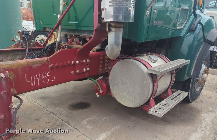 image for item DT6563 2005 Sterling truck cab and chassis