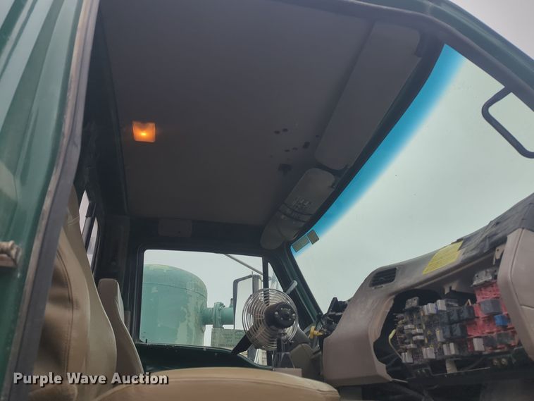 image for item DT6563 2005 Sterling truck cab and chassis