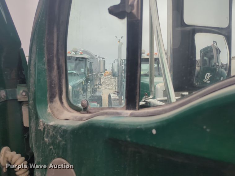 image for item DT6563 2005 Sterling truck cab and chassis