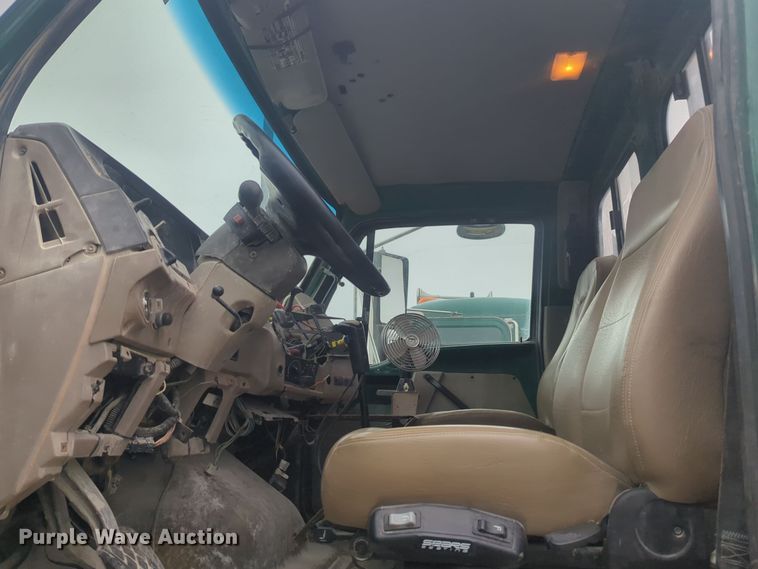 image for item DT6563 2005 Sterling truck cab and chassis