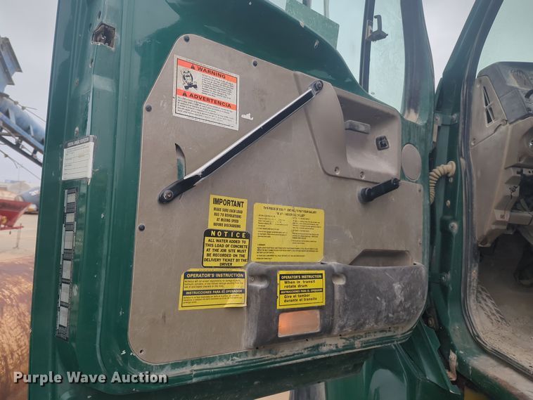 image for item DT6563 2005 Sterling truck cab and chassis