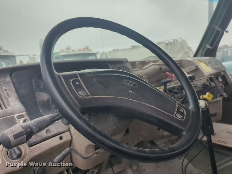 image for item DT6563 2005 Sterling truck cab and chassis