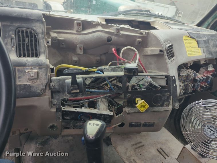 image for item DT6563 2005 Sterling truck cab and chassis