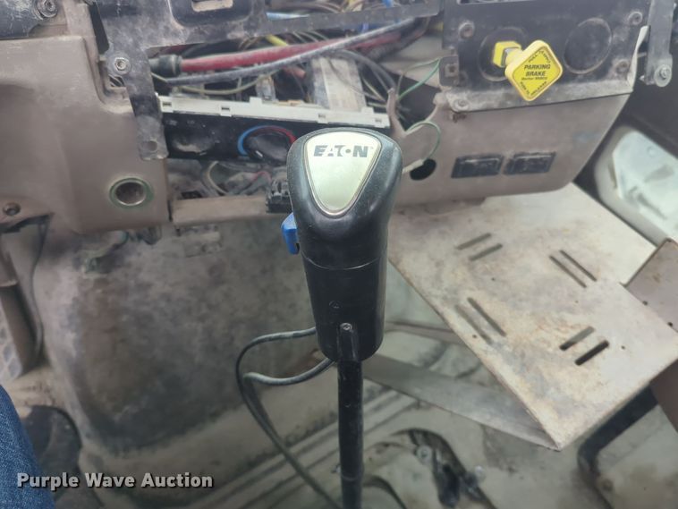 image for item DT6563 2005 Sterling truck cab and chassis