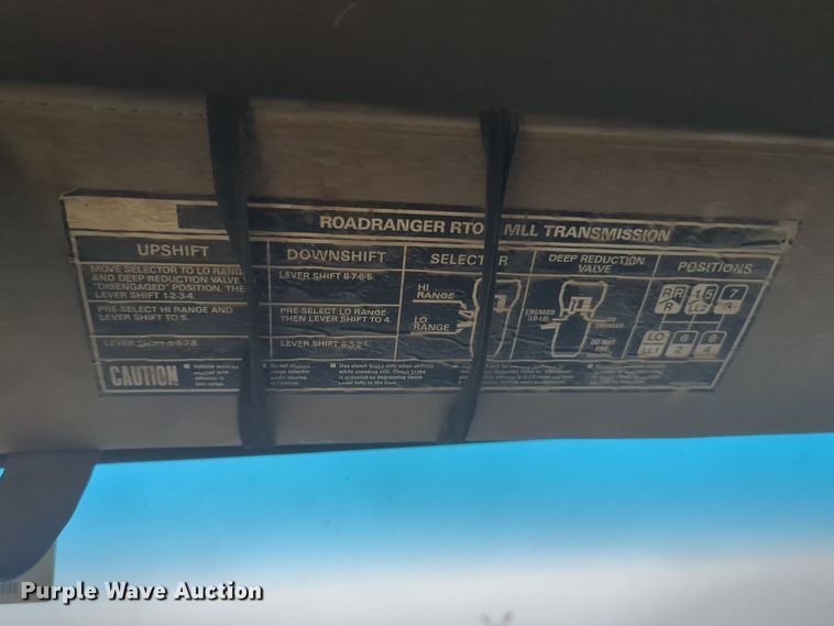 image for item DT6563 2005 Sterling truck cab and chassis