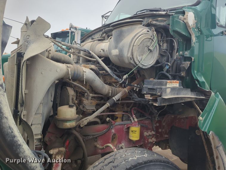 image for item DT6563 2005 Sterling truck cab and chassis