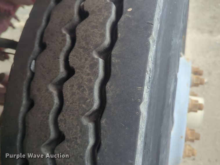 image for item DT6563 2005 Sterling truck cab and chassis