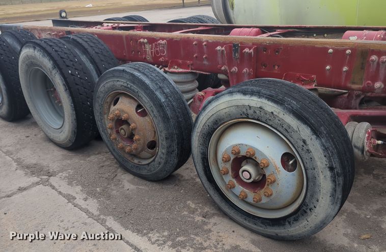 image for item DT6563 2005 Sterling truck cab and chassis