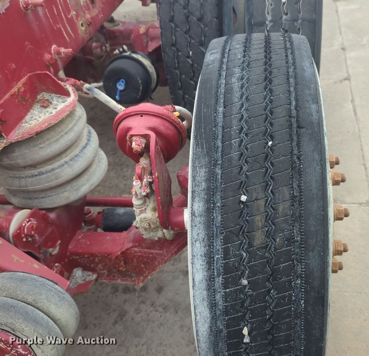 image for item DT6563 2005 Sterling truck cab and chassis