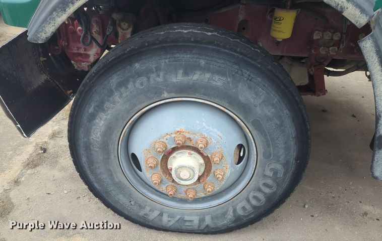 image for item DT6563 2005 Sterling truck cab and chassis