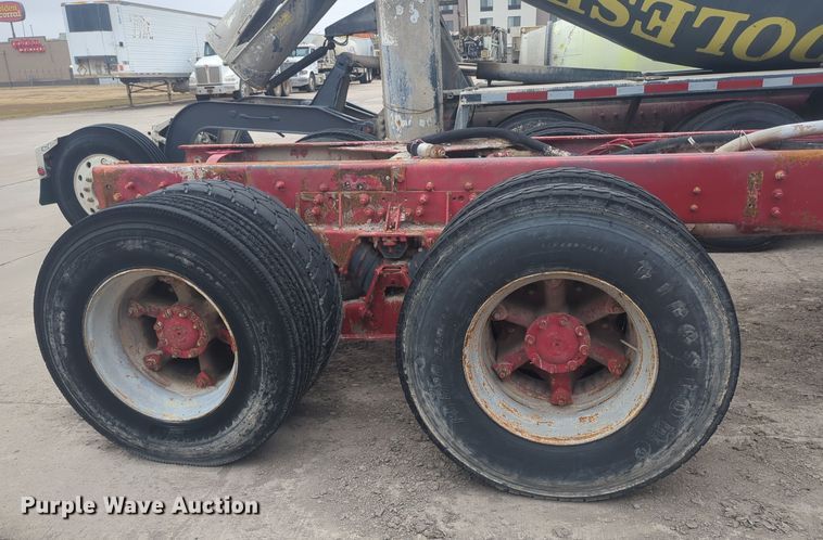 image for item DT6593 2002 Sterling truck cab and chassis