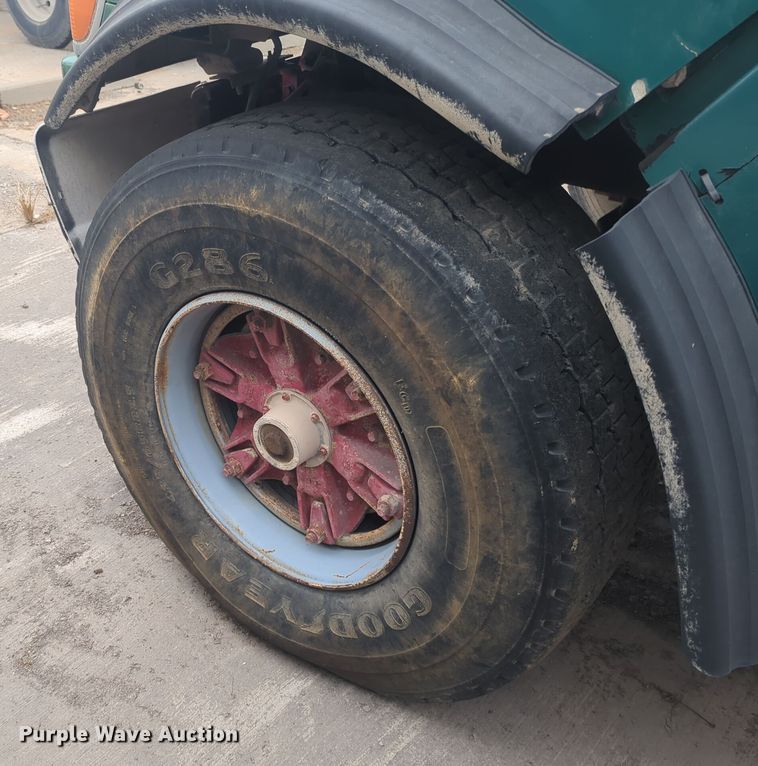 image for item DT6593 2002 Sterling truck cab and chassis