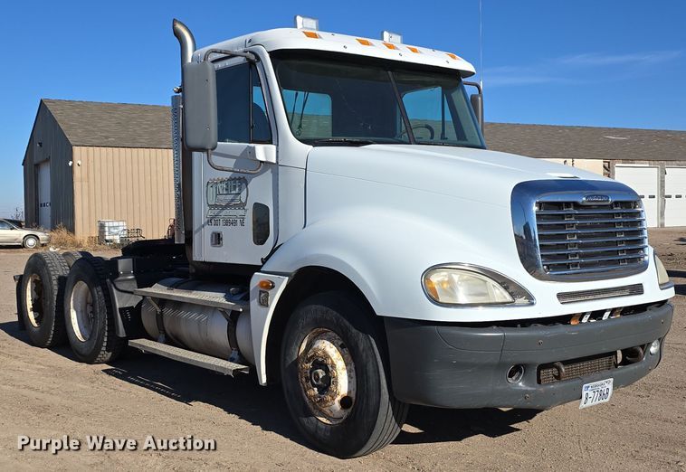 image for item DV0092 2006 Freightliner Columbia semi truck