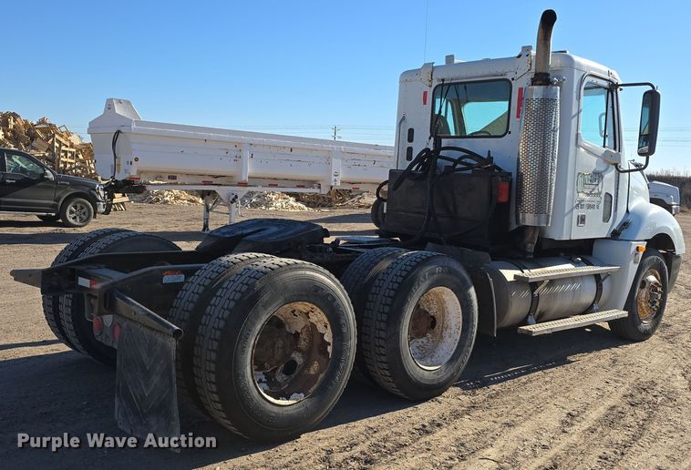 image for item DV0092 2006 Freightliner Columbia semi truck