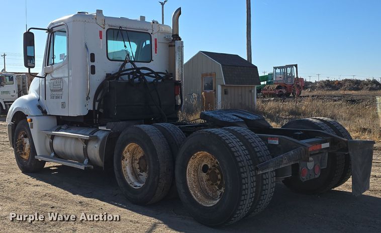 image for item DV0092 2006 Freightliner Columbia semi truck