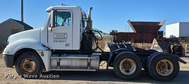 image for item DV0092 2006 Freightliner Columbia semi truck