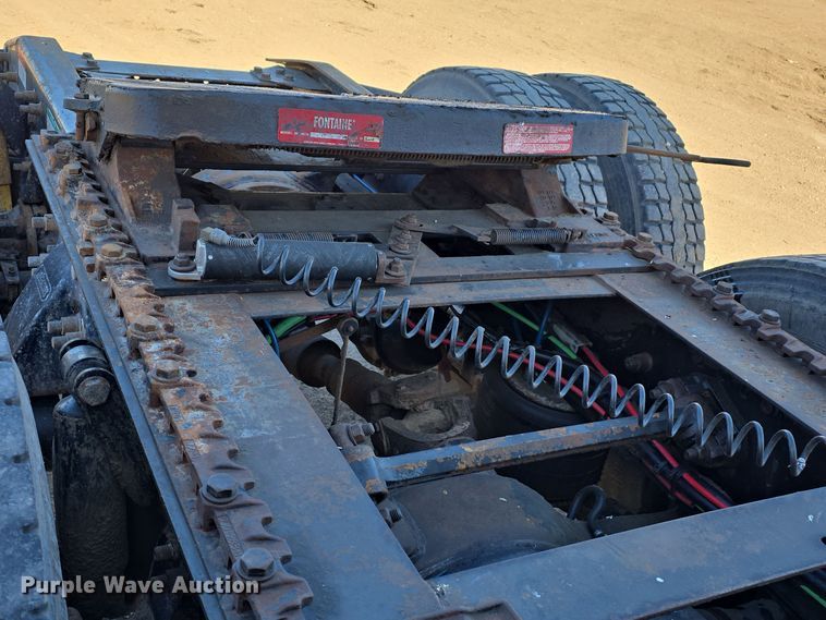 image for item DV0092 2006 Freightliner Columbia semi truck