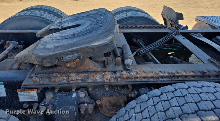 image for item DV0092 2006 Freightliner Columbia semi truck