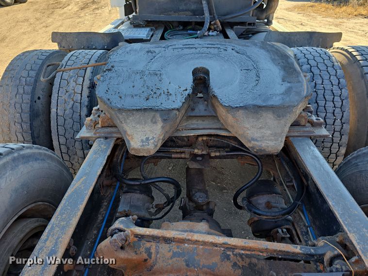 image for item DV0092 2006 Freightliner Columbia semi truck