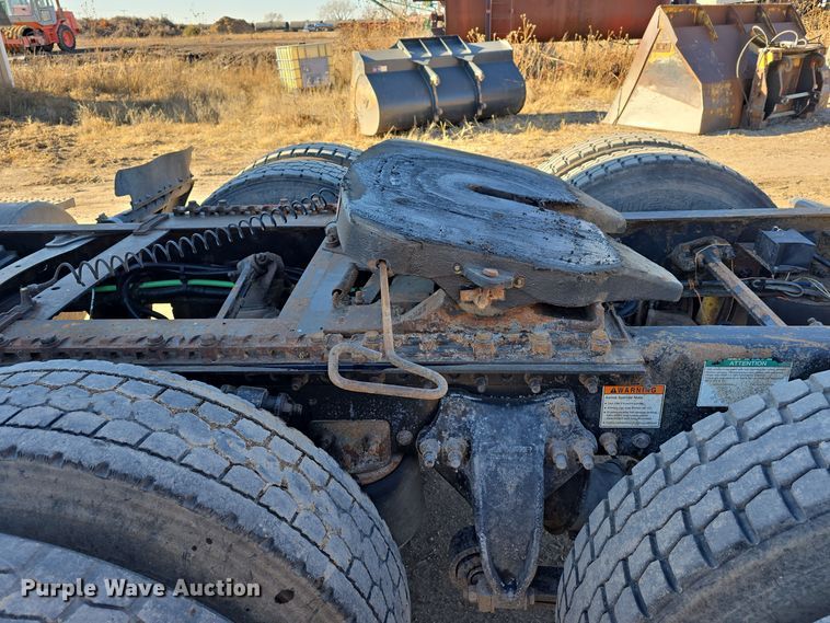 image for item DV0092 2006 Freightliner Columbia semi truck