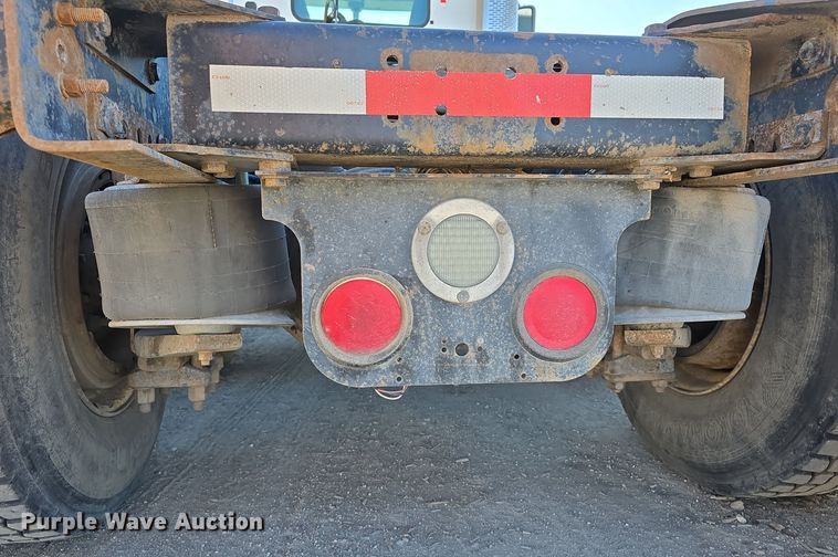 image for item DV0092 2006 Freightliner Columbia semi truck