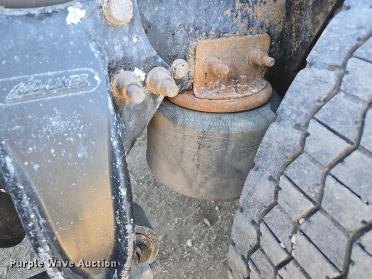 image for item DV0092 2006 Freightliner Columbia semi truck