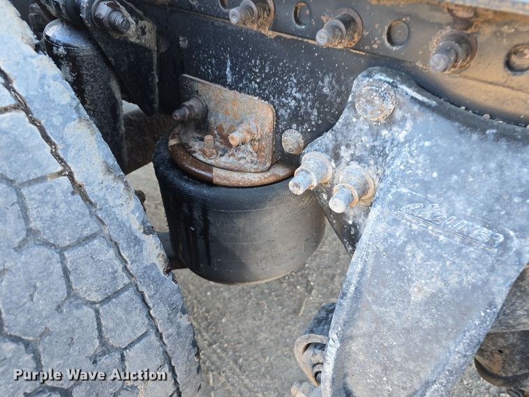 image for item DV0092 2006 Freightliner Columbia semi truck