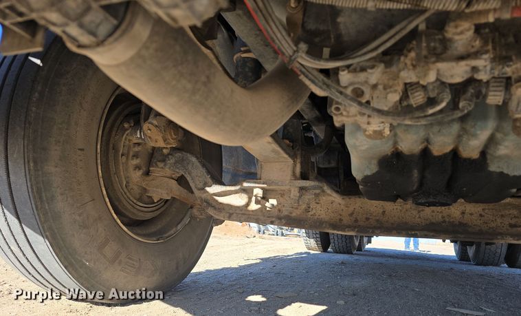 image for item DV0092 2006 Freightliner Columbia semi truck